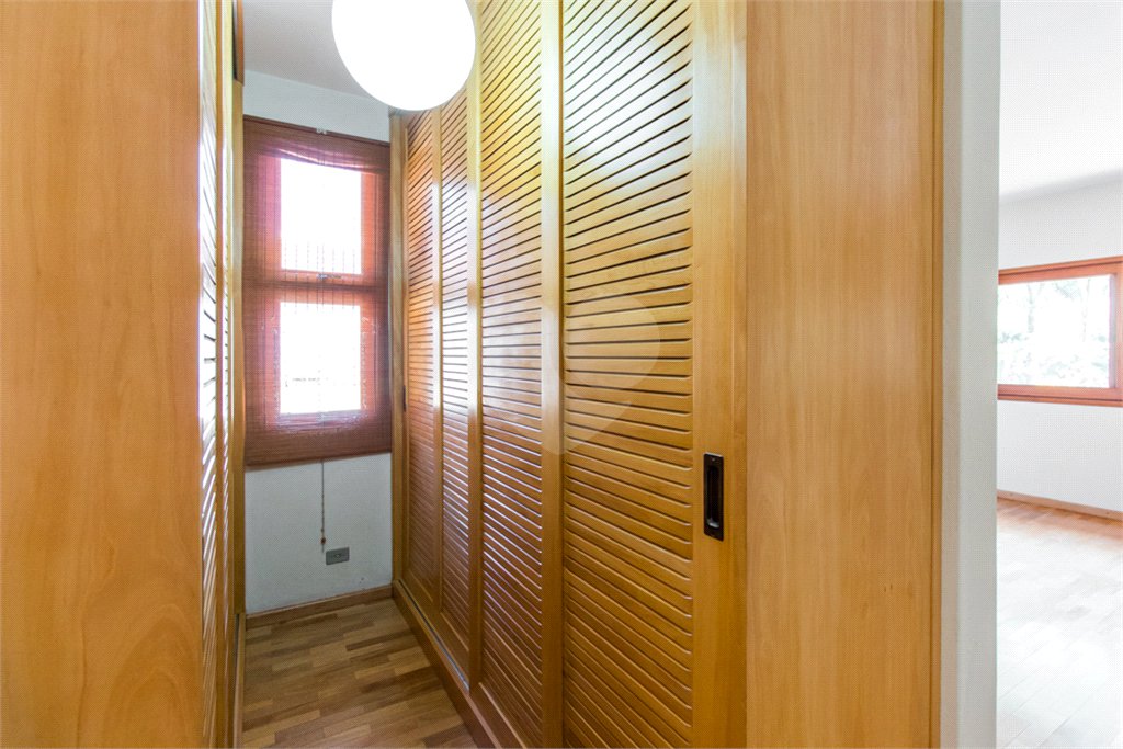 Sobrado à venda com 4 quartos, sendo 1 suíte,  em Jardim Marajoara, São Paulo, SP