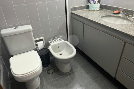 Casa à venda com 4 quartos, sendo 3 suítes, no condomínio Vitoria Regia, São Paulo - SP
