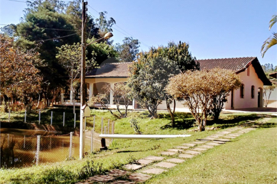 Chácara à venda com 4 quartos em Pirucaia, Mairiporã, SP