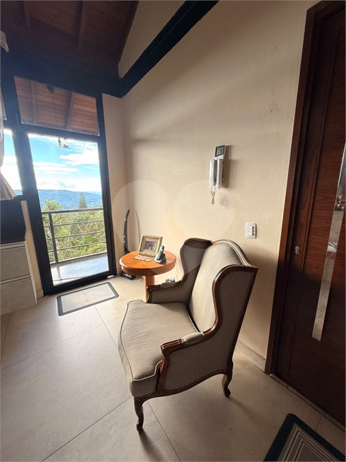Casa à venda com 4 quartos, sendo 1 suíte,  no condomínio Alpes da Cantareira, Mairiporã - SP