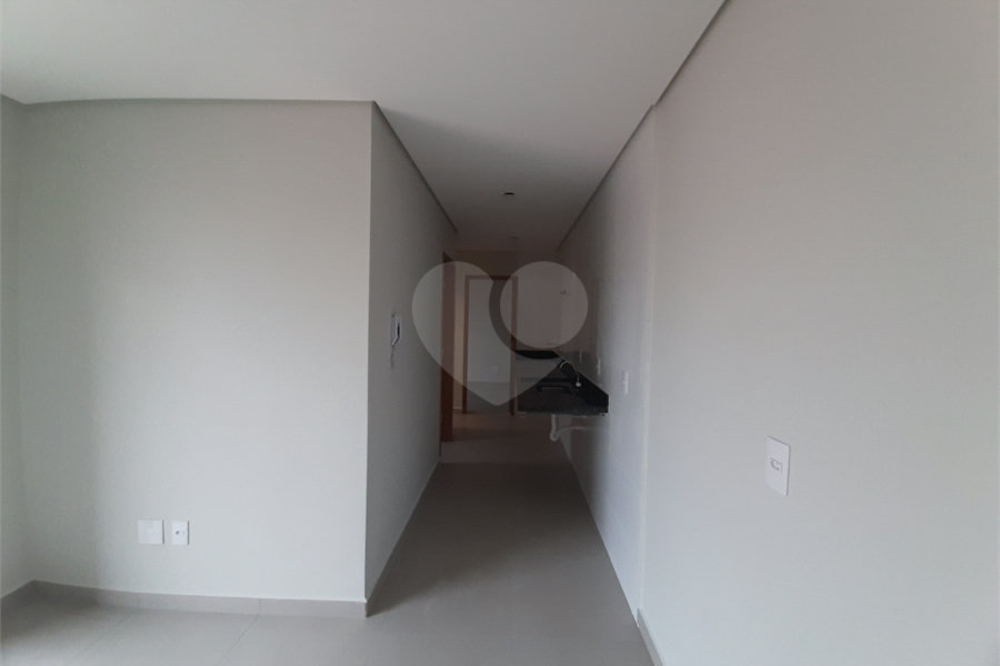 Apartamento com 44m2, 2 quartos, banheiro, sala integrada à cozinha, varanda gourmet e 1 vaga