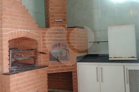 Sobrado de 242 m² com 3 Suítes e 4 Vagas de Garagem no Ipiranga