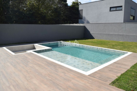 Casa à venda com 4 suítes no condomínio Figueira Garden, Atibaia - SP