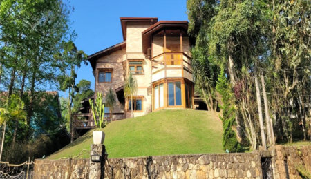Casa à venda com 4 quartos, sendo 2 suítes,  no condomínio Alpes da Cantareira, Mairiporã - SP