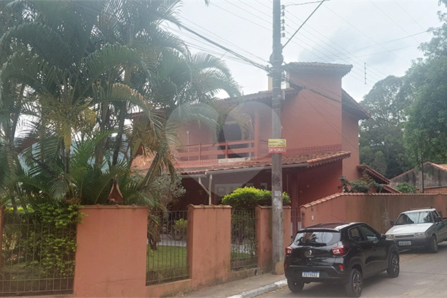 Sobrado à venda com 4 quartos, sendo 2 suítes, em Lavapés, Mairiporã, SP