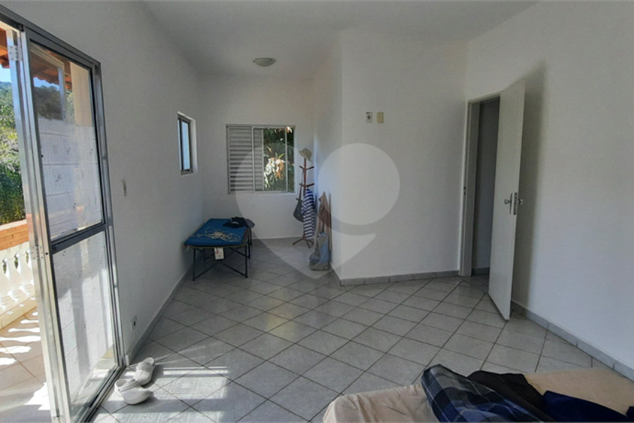 Casa à venda com 3 quartos, sendo 2 suítes, no condomínio Sausalito, Mairiporã - SP