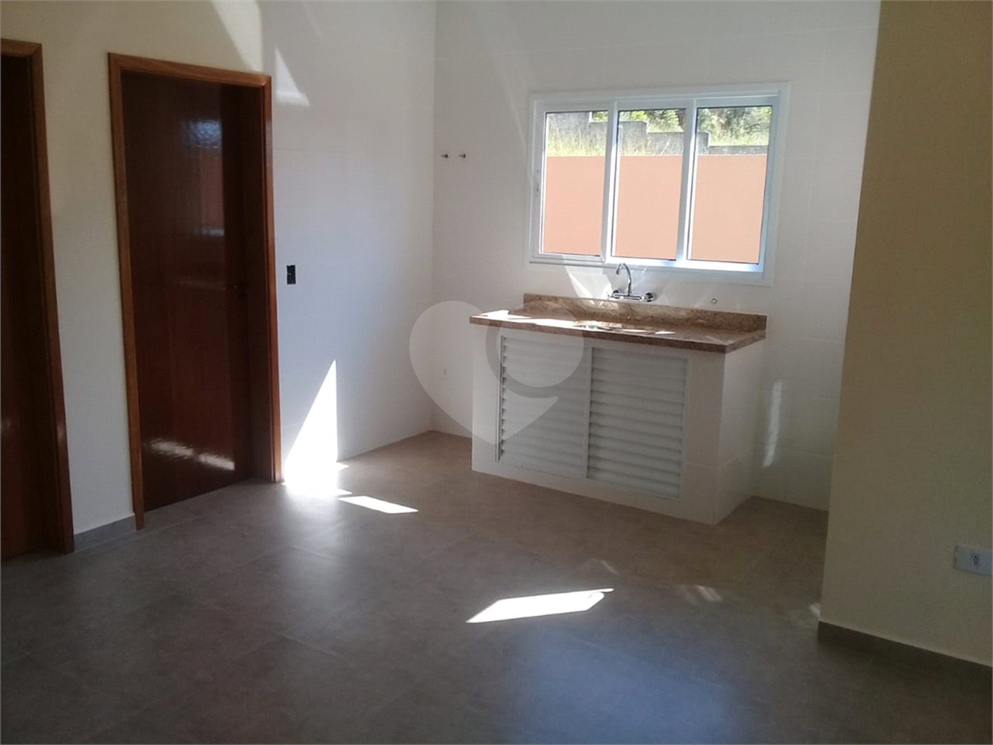 Casa à venda com 3 quartos, sendo 1 suíte,  em Loteamento Jardim Solares, Atibaia, SP