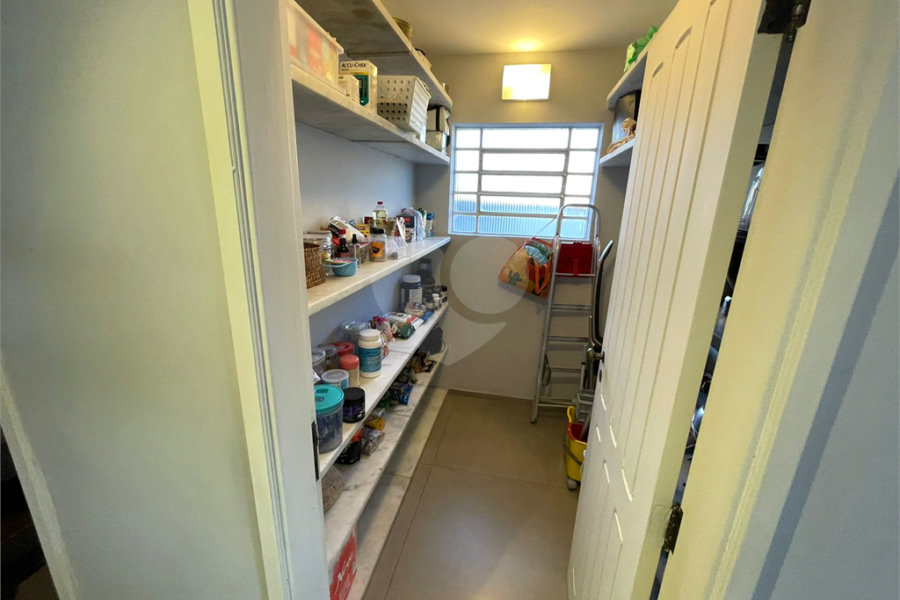 Casa à venda com 4 suítes no condomínio Fechado, São Paulo - SP