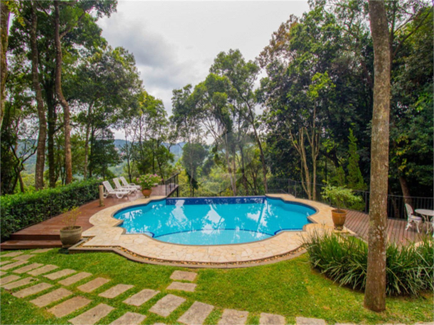 Casa à venda com 4 suítes no condomínio Alpes da Cantareira, Mairiporã - SP