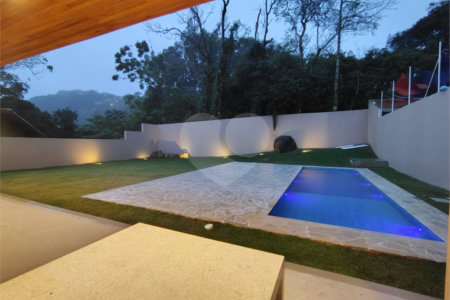 Casa à venda ou para alugar com 4 suítes no condomínio Panorama, Atibaia - SP