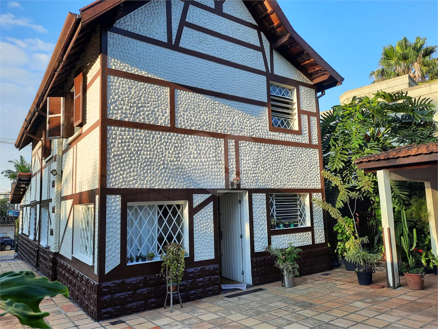Sobrado à venda com 4 quartos, sendo 2 suítes, em Alto da Boa Vista, São Paulo, SP