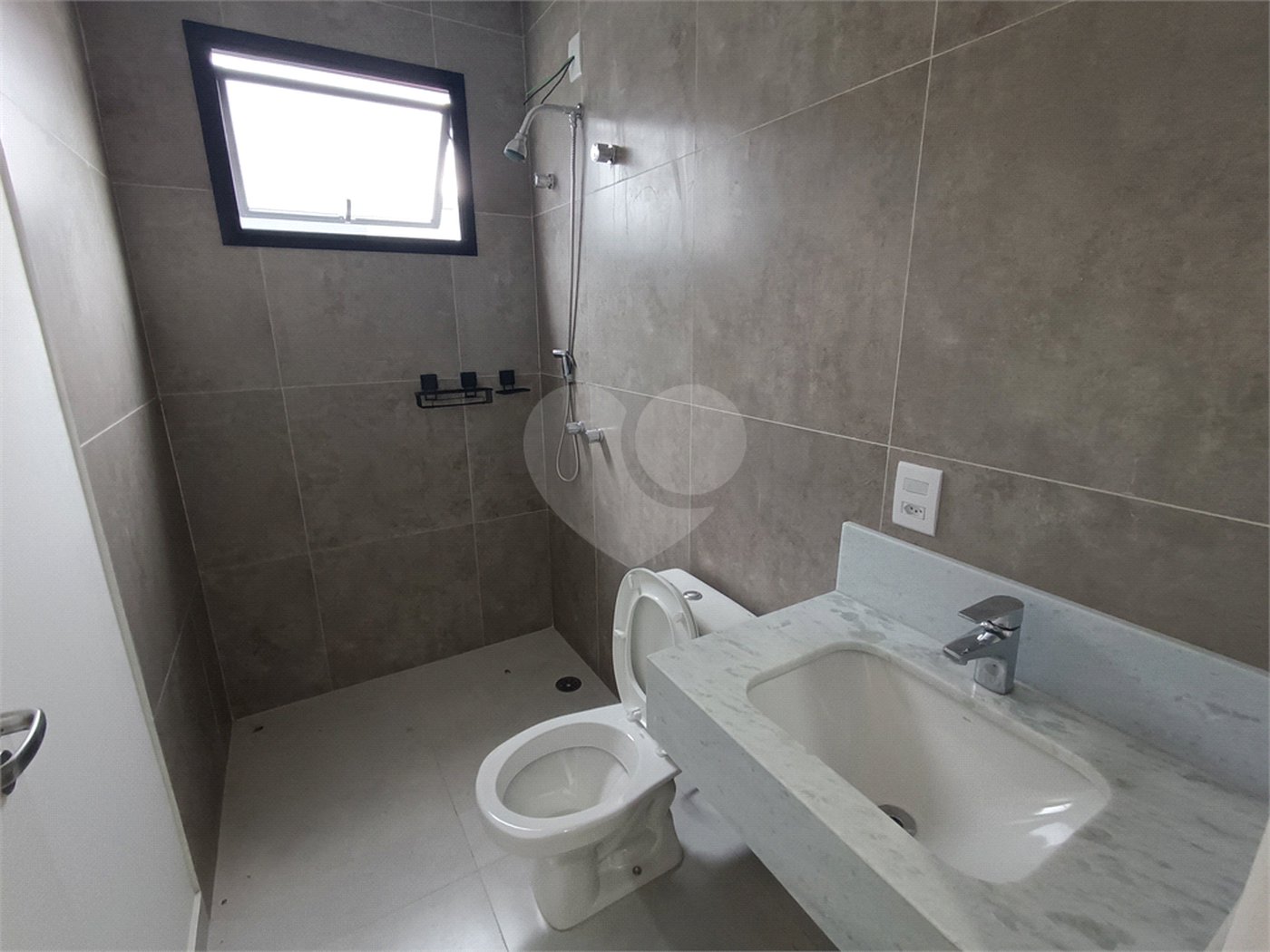 Casa à venda com 3 suítes no condomínio Altos de São Roque, São Roque - SP