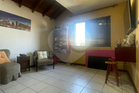 Casa à venda com 3 quartos, sendo 2 suítes,  em Vila Oliveira, Mogi das Cruzes, SP