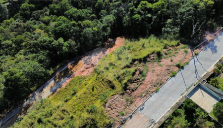 Terreno à venda no condomínio Bosque da Represa, Nazaré Paulista - SP