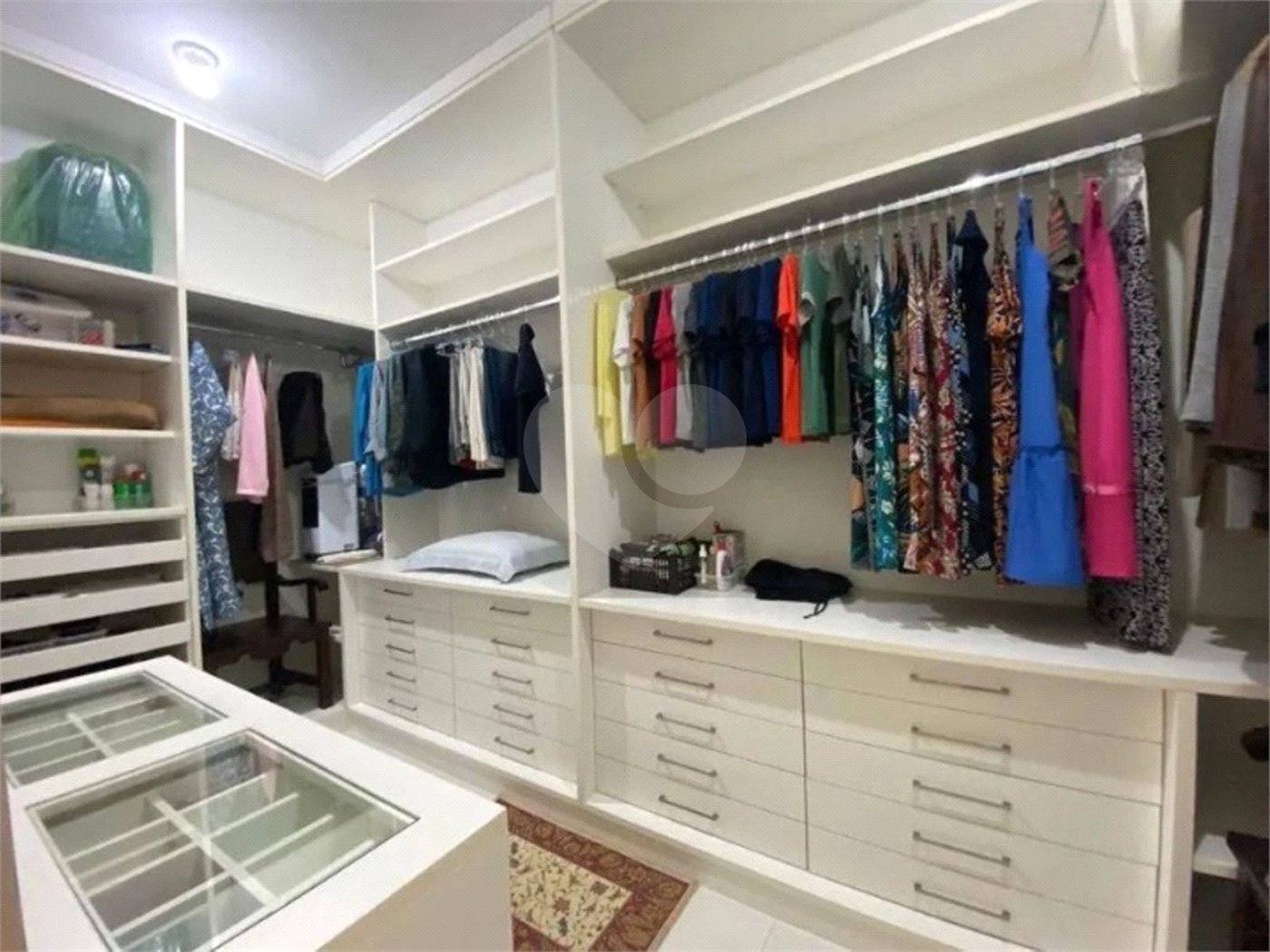 Casa à venda com 4 suítes no condomínio Ipê Velho, Vinhedo - SP