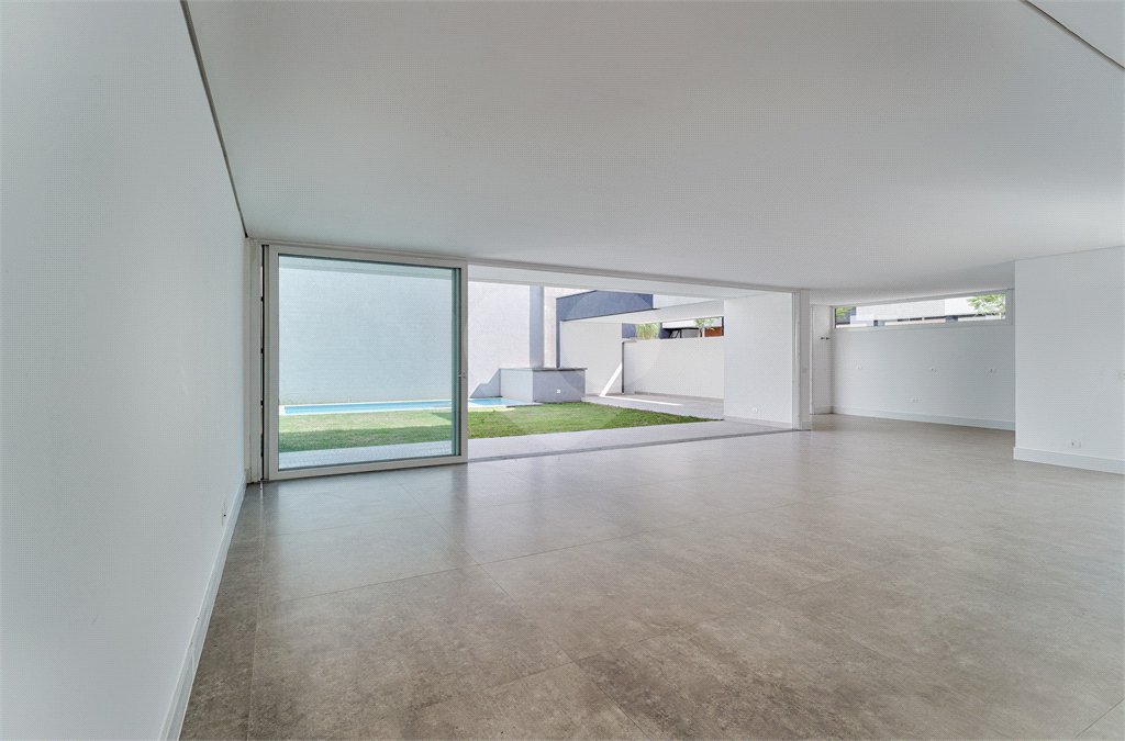 Casa à venda com 4 suítes no condomínio Edifício Jade, São Paulo - SP