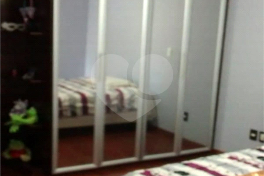 Sobrado à venda com 4 suítes em Vila Irmãos Arnoni, São Paulo, SP