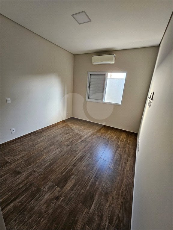 Casa à venda com 3 quartos, sendo 1 suíte,  no condomínio Mantova, Indaiatuba - SP