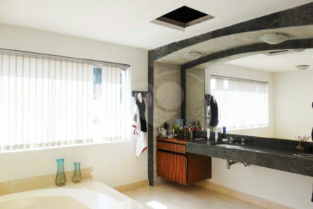 Sobrado à venda ou para alugar com 4 quartos, sendo 1 suíte, em Alto da Boa Vista, São Paulo, SP