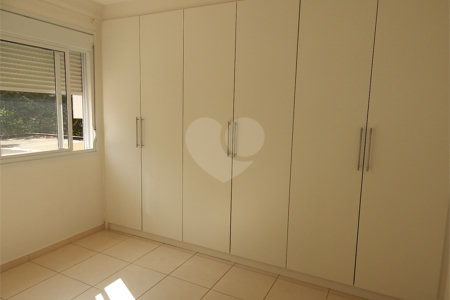 Casa à venda com 3 suítes no condomínio Recanto dos Paturis, Vinhedo - SP