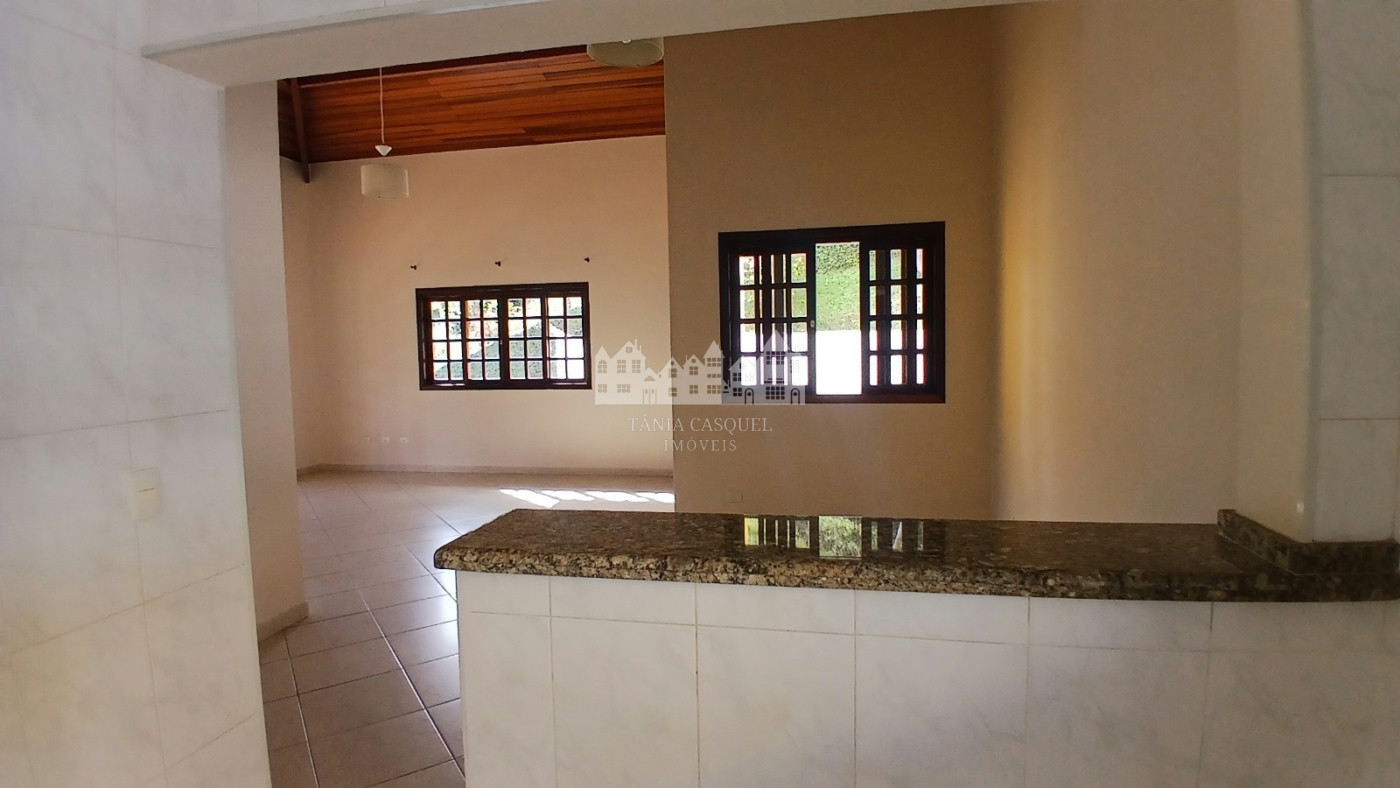 Casa para alugar com 3 quartos, sendo 1 suíte, em Vila Petrópolis, Atibaia, SP
