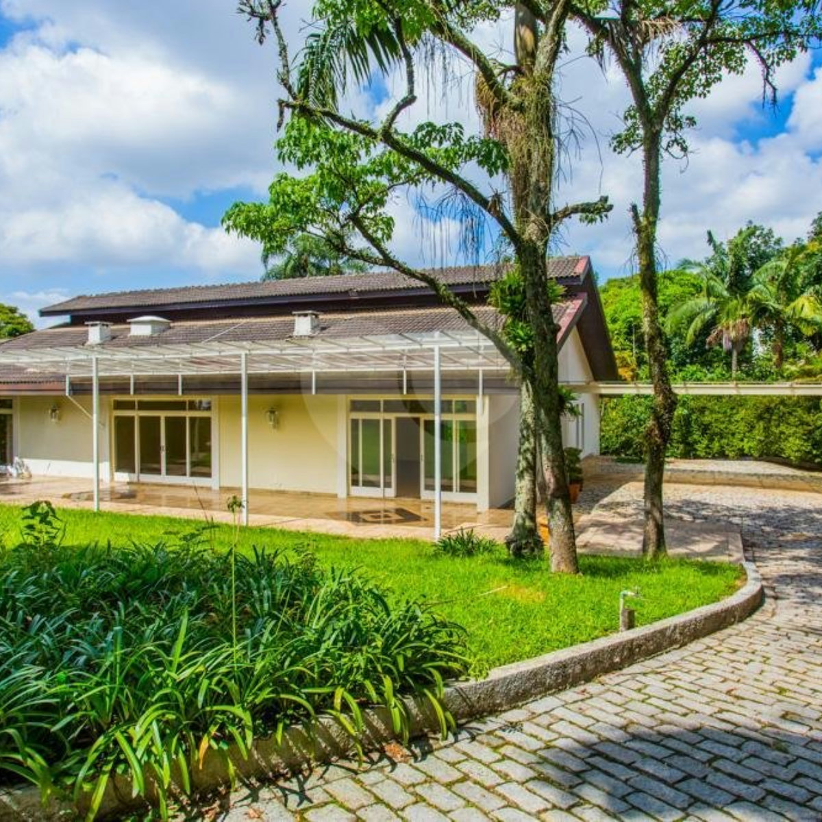 Casa para alugar com 4 suítes no condomínio Chácara Flora, São Paulo - SP