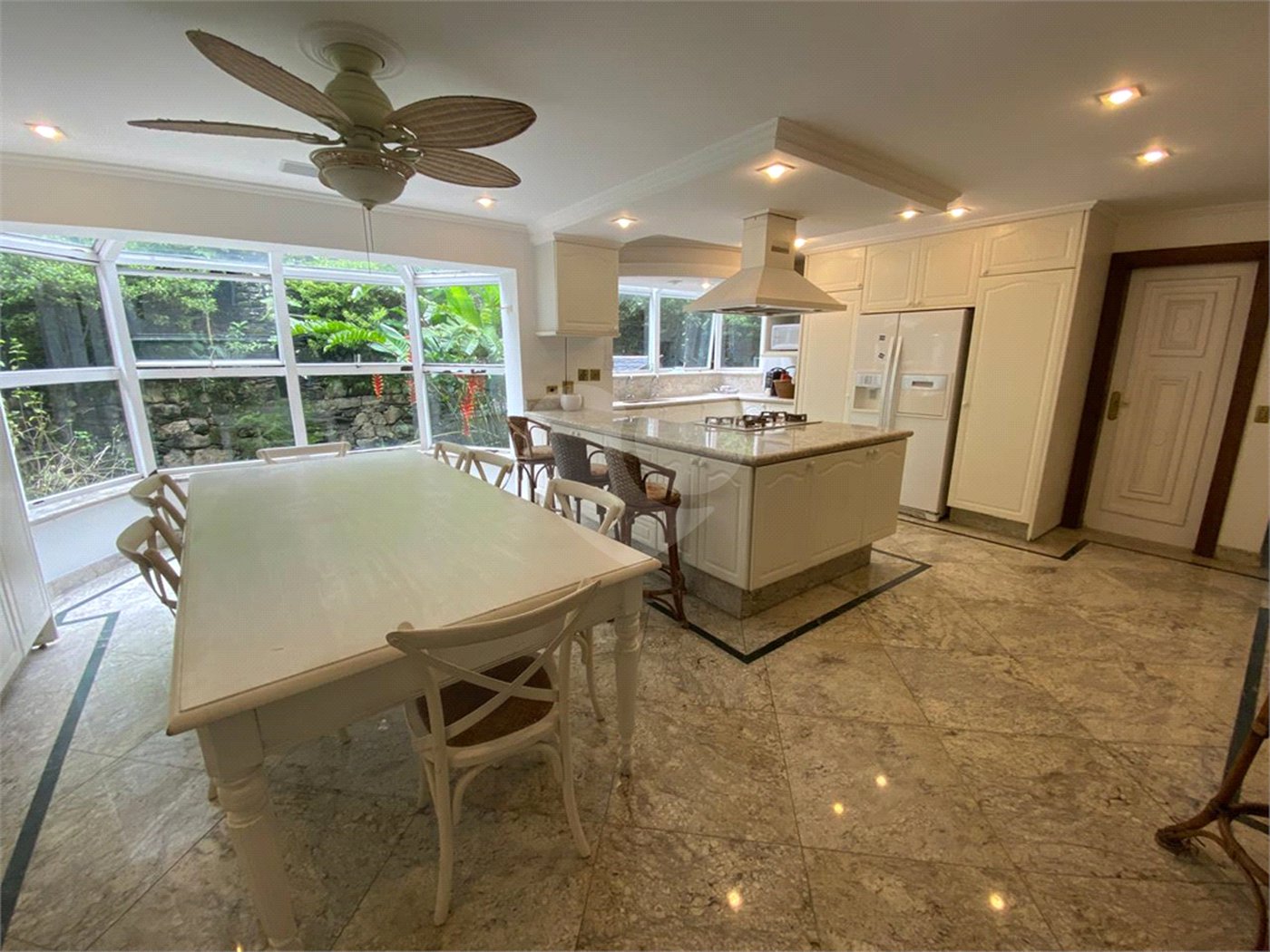 Casa à venda ou para alugar com 5 quartos, sendo 3 suítes,  em Fazenda Morumbi, São Paulo, SP