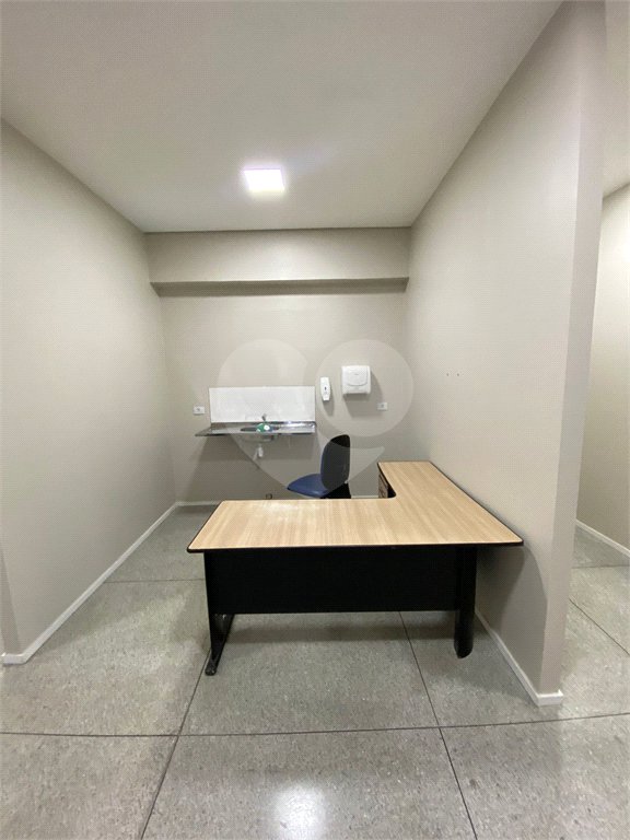 Salão para alugar em Vila Romanópolis, Ferraz de Vasconcelos, SP