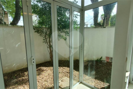 Sobrado à venda com 4 suítes em Moema, São Paulo, SP