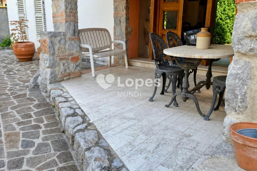 Casa à venda em Montecatini Terme, Toscana, Itália – 480 m² e terreno de 10.000 m²