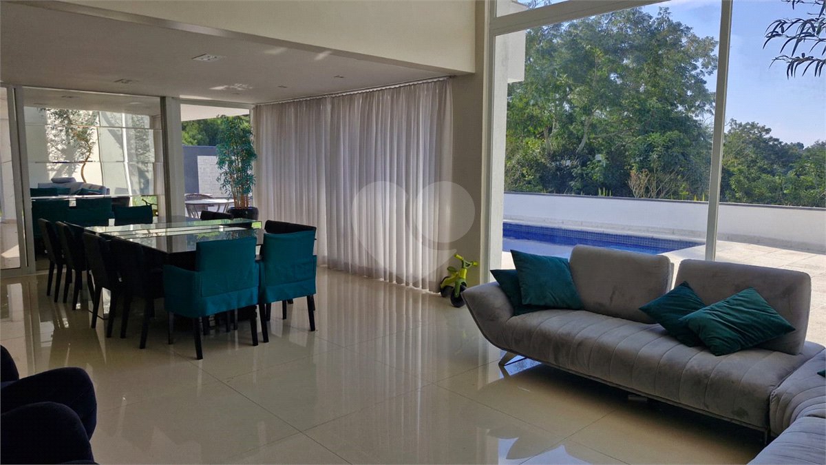 Casa à venda ou para alugar com 5 quartos, sendo 4 suítes, no condomínio Shamballa II, Atibaia - SP
