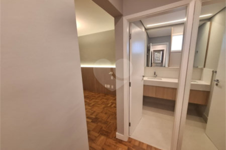 Apartamento à venda com 3 quartos, sendo 1 suíte, em Itaim Bibi, São Paulo, SP