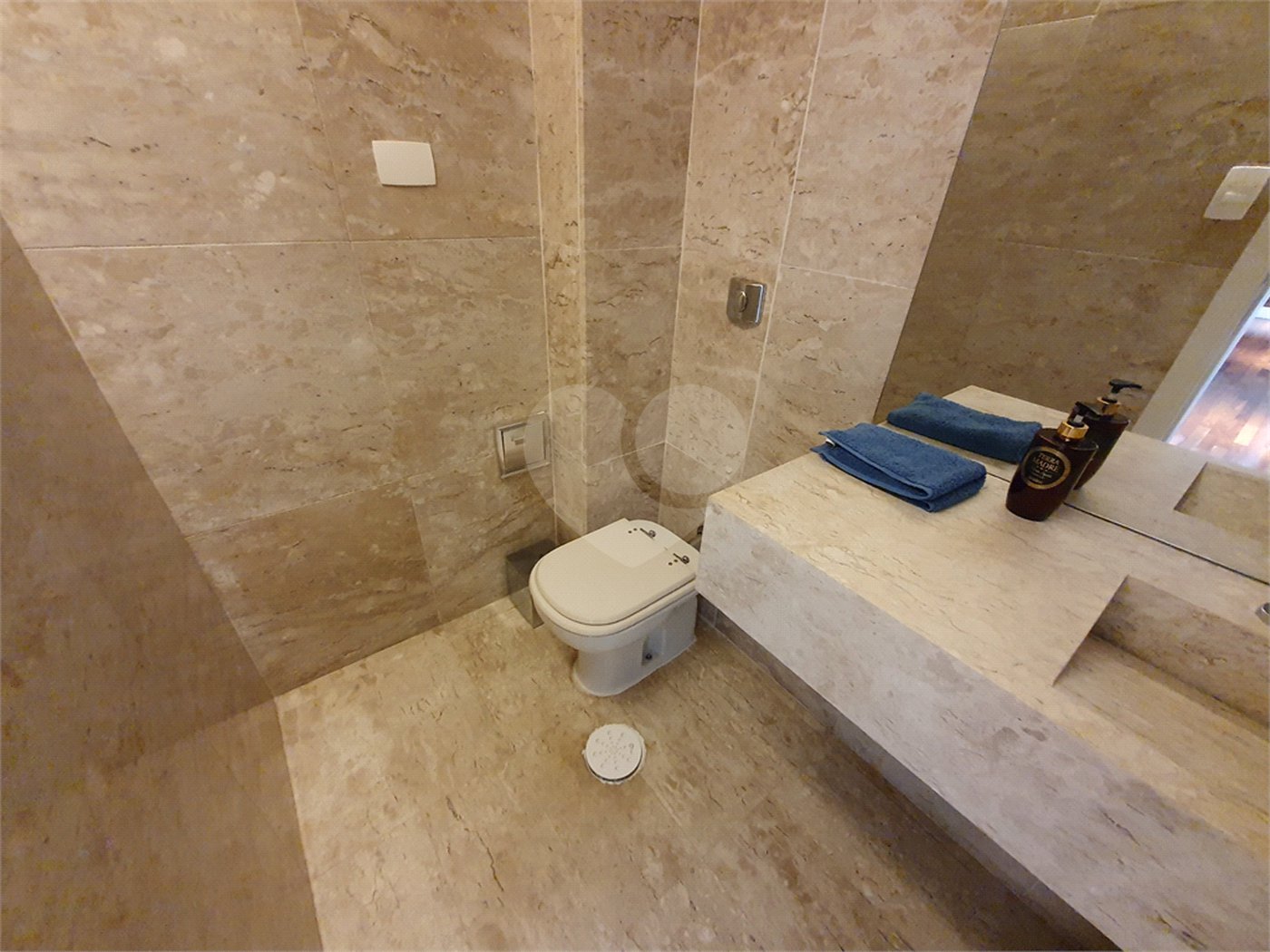 Apartamento à venda com 3 quartos, sendo 2 suítes, em Alto da Boa Vista, São Paulo, SP