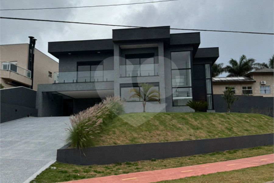 Casa à venda com 5 suítes no condomínio Residencial Santa Maria, Jandira - SP