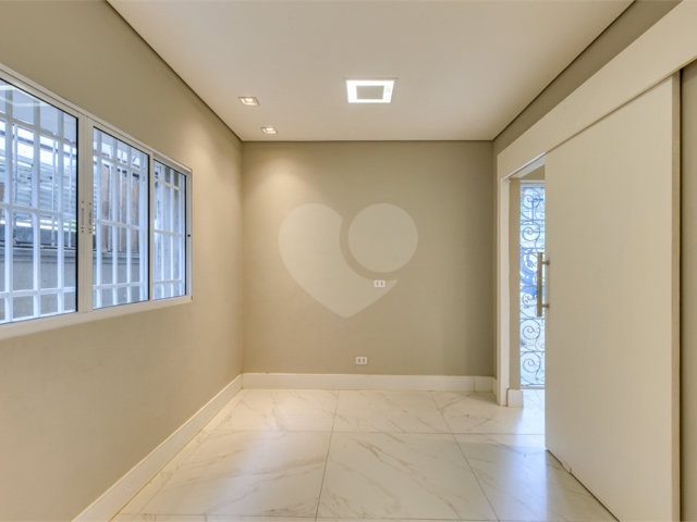 Casa à venda ou para alugar com 12 quartos, sendo 2 suítes,  em Alto da Boa Vista, São Paulo, SP