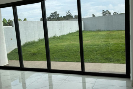 Sobrado à venda com 3 quartos, sendo 1 suíte, em Parque Rizzo, Cotia - SP