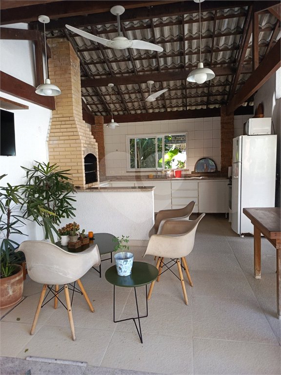 Casa à venda com 9 quartos, sendo 8 suítes, no condomínio Village Elisabete, Rio de Janeiro - RJ