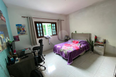 Sobrado à venda com 4 quartos em Jardim Santa Luzia de Poa, Itaquaquecetuba, SP