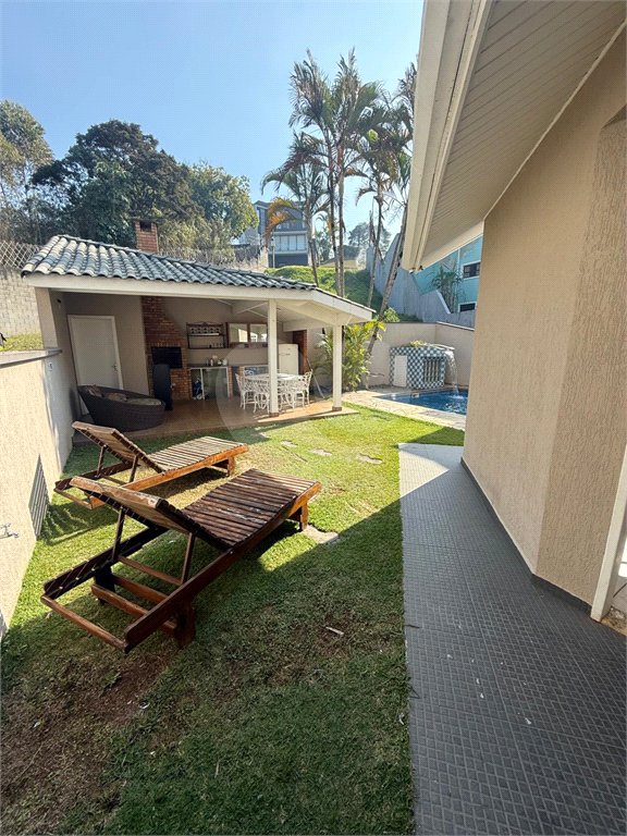 Casa à venda com 4 quartos, sendo 2 suítes,  no condomínio Arujá 5, Arujá - SP