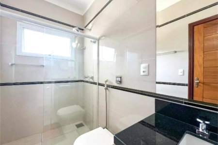 Casa à venda com 3 suítes no condomínio Portal do Lago, Valinhos - SP