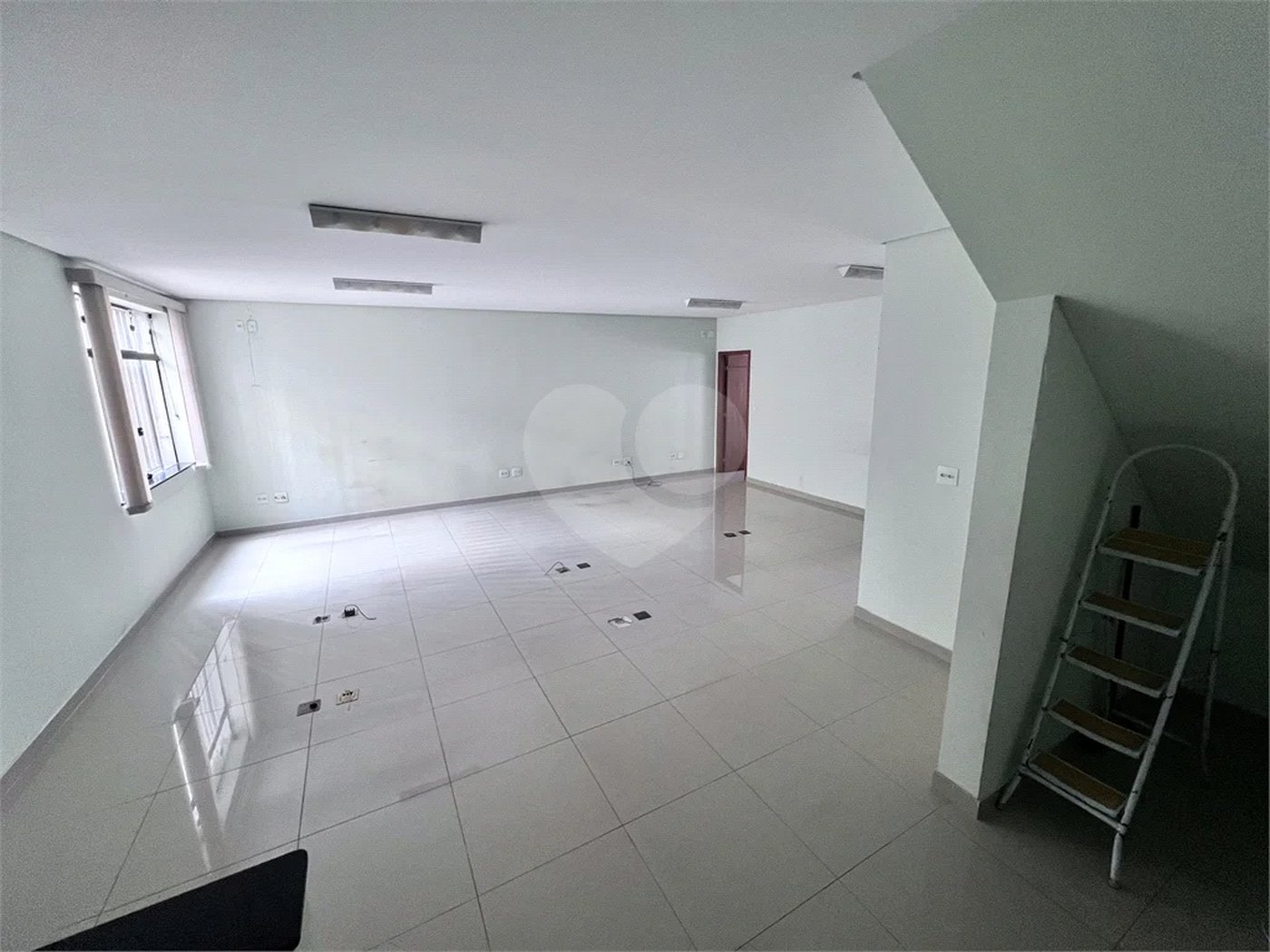 Prédio Comercial de Alto Padrão - 253m², 5 Salas, 5 banheiros , 3 Vagas , à venda na Moóca