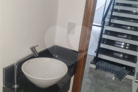 Sobrado à venda com 3 quartos, sendo 1 suíte, em Vila São Paulo, São Paulo, SP
