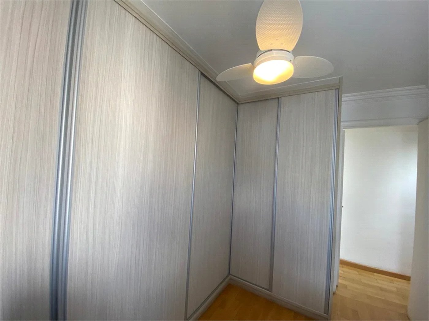 Apartamento à venda com 4 quartos, sendo 2 suítes,  em Vila Hamburguesa, São Paulo, SP