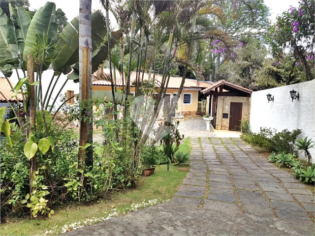 Casa à venda com 4 quartos, sendo 1 suíte,  no condomínio Associação Reserva das Hortênsias, Mairiporã - SP
