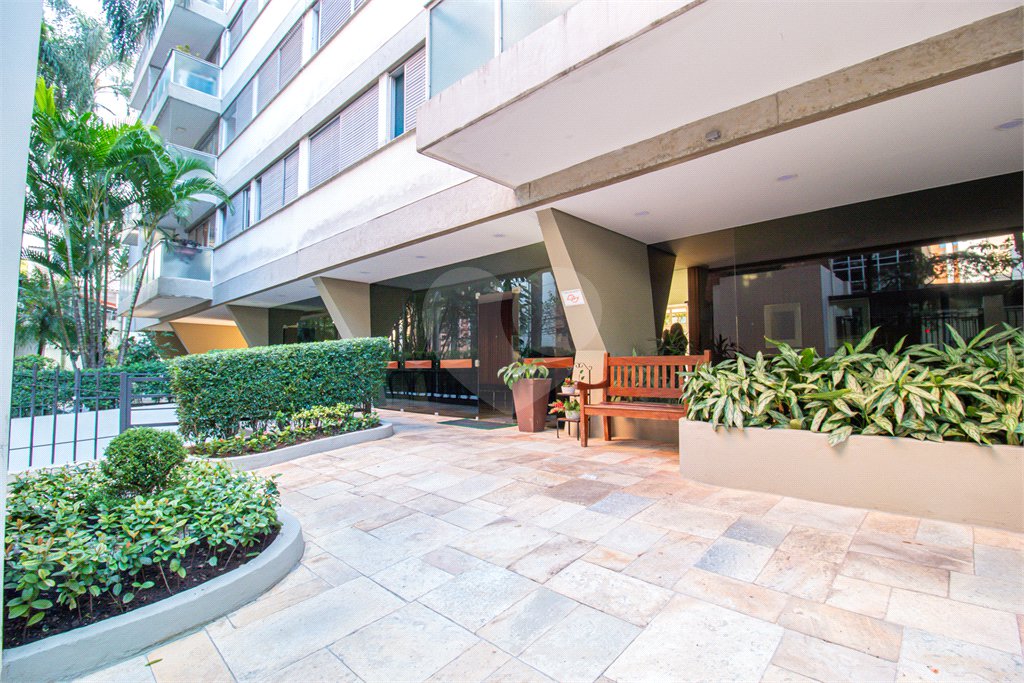Apartamento à venda com 3 quartos, sendo 1 suíte, em Campo Belo, São Paulo, SP