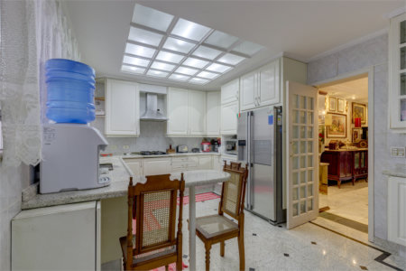 Casa Térrea à venda com 4 quartos, sendo 3 suítes, em Interlagos, São Paulo, SP