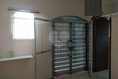 Sobrado à venda com 3 quartos, sendo 1 suíte,  em Residencial Rancho Grande, Itaquaquecetuba, SP