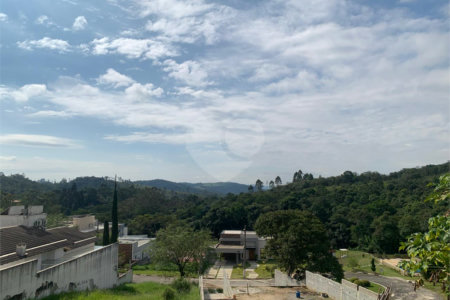 Casa à venda com 3 quartos, sendo 1 suíte, no condomínio Residencial Ponderosa, São Roque - SP