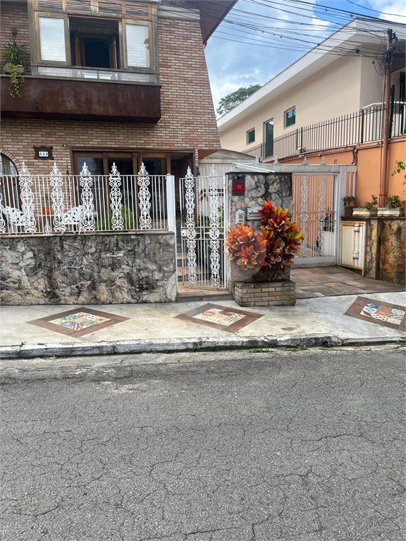 Sobrado à venda com 4 quartos, sendo 1 suíte,  em Jardim Leonor Mendes de Barros, São Paulo, SP