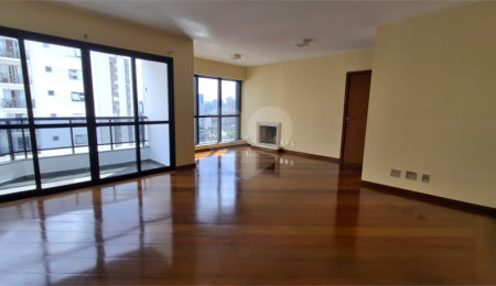 Apartamento para alugar com 3 quartos, sendo 1 suíte,  em Brooklin, São Paulo, SP